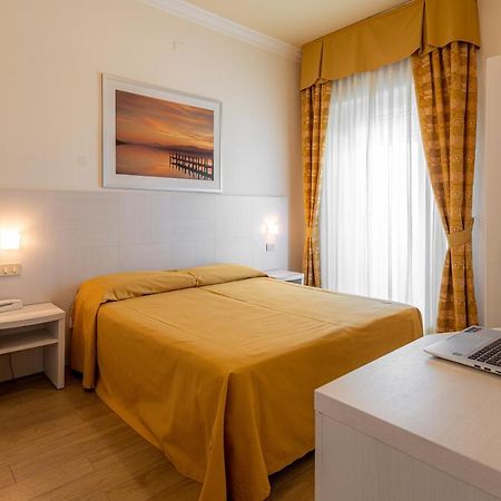 Hotel Corinna Rimini Buitenkant foto