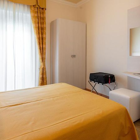 Hotel Corinna Rimini Buitenkant foto