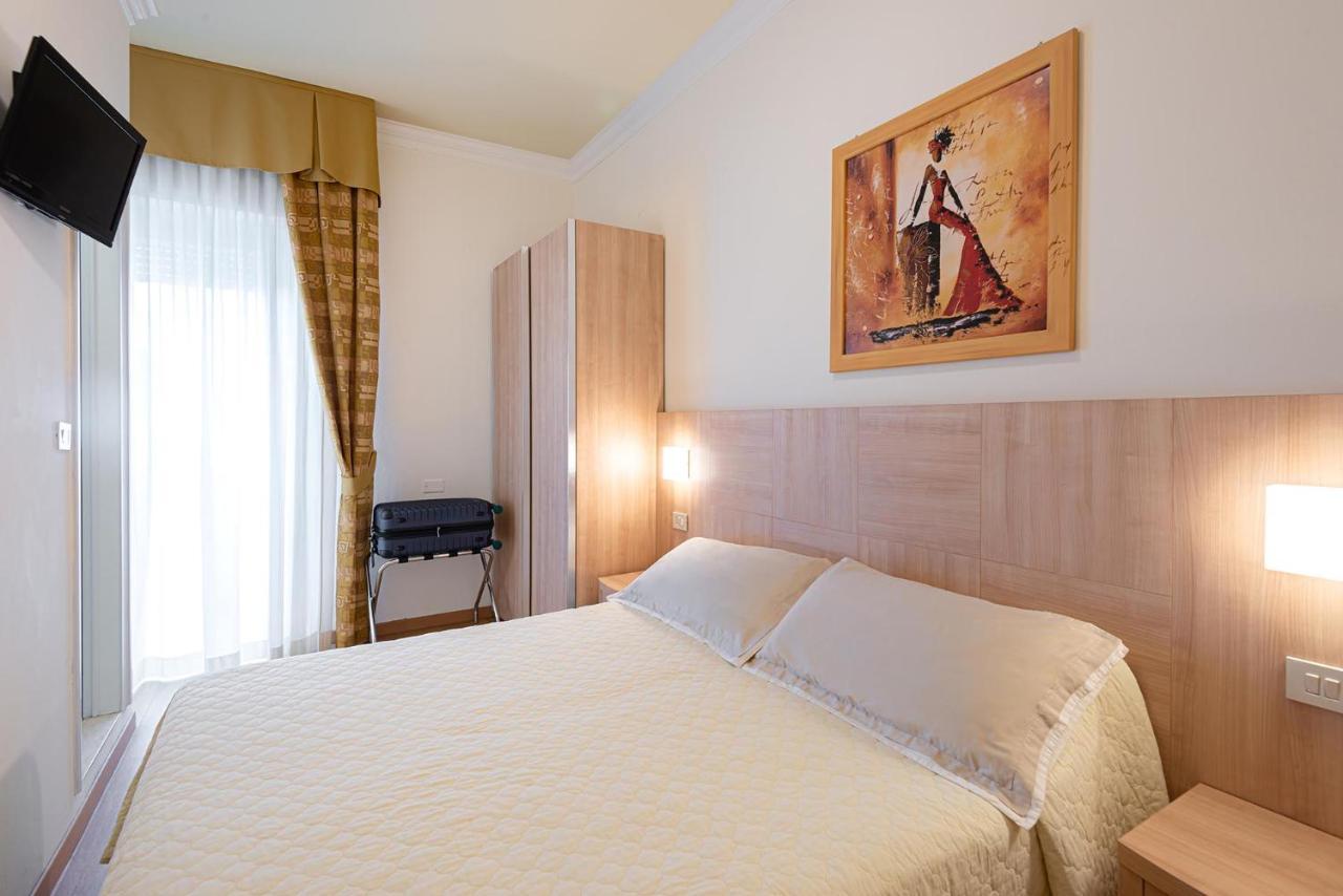 Hotel Corinna Rimini Buitenkant foto