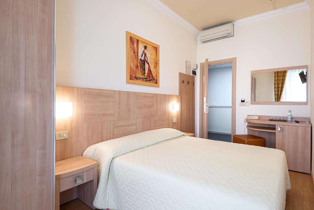 Hotel Corinna Rimini Buitenkant foto