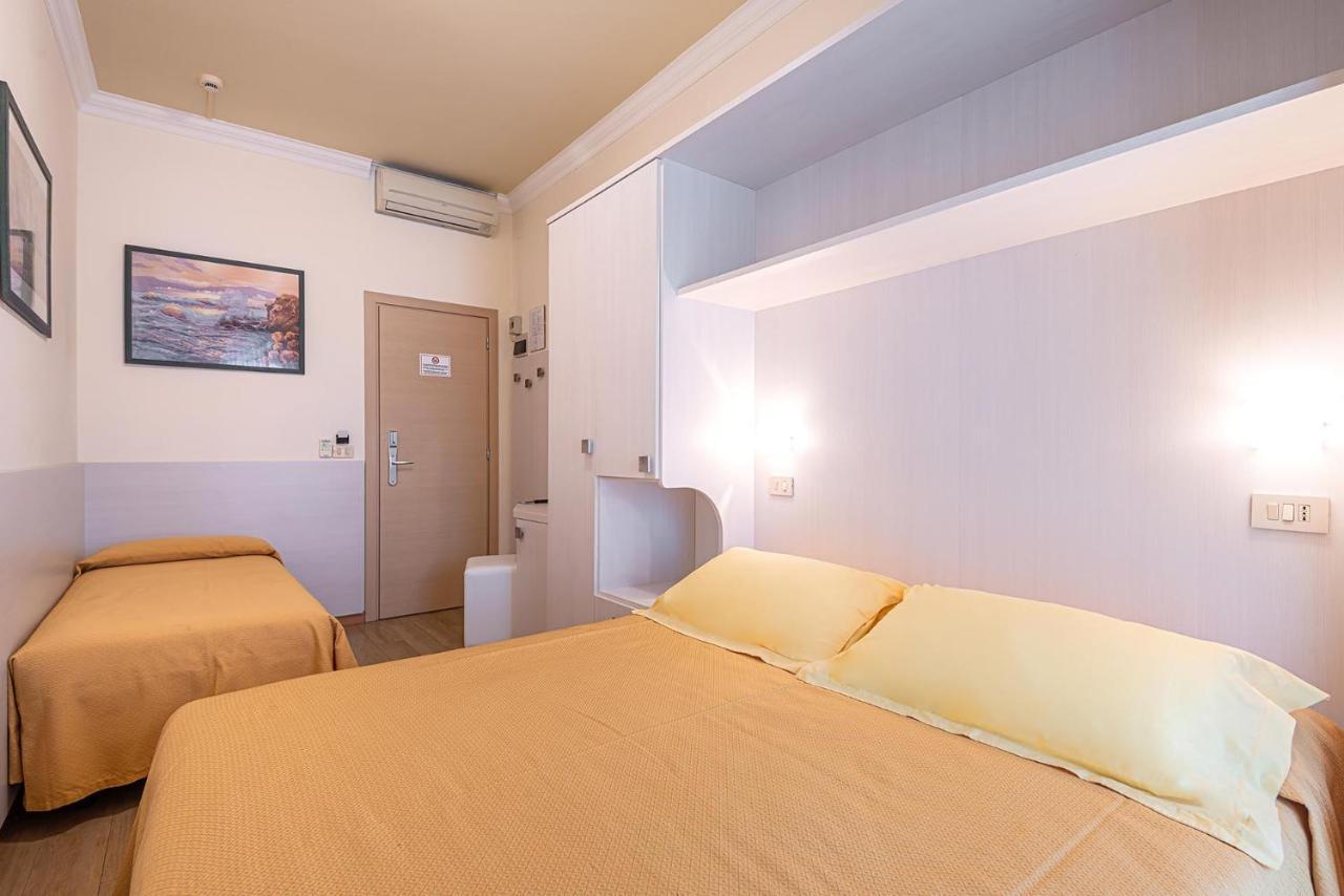 Hotel Corinna Rimini Buitenkant foto