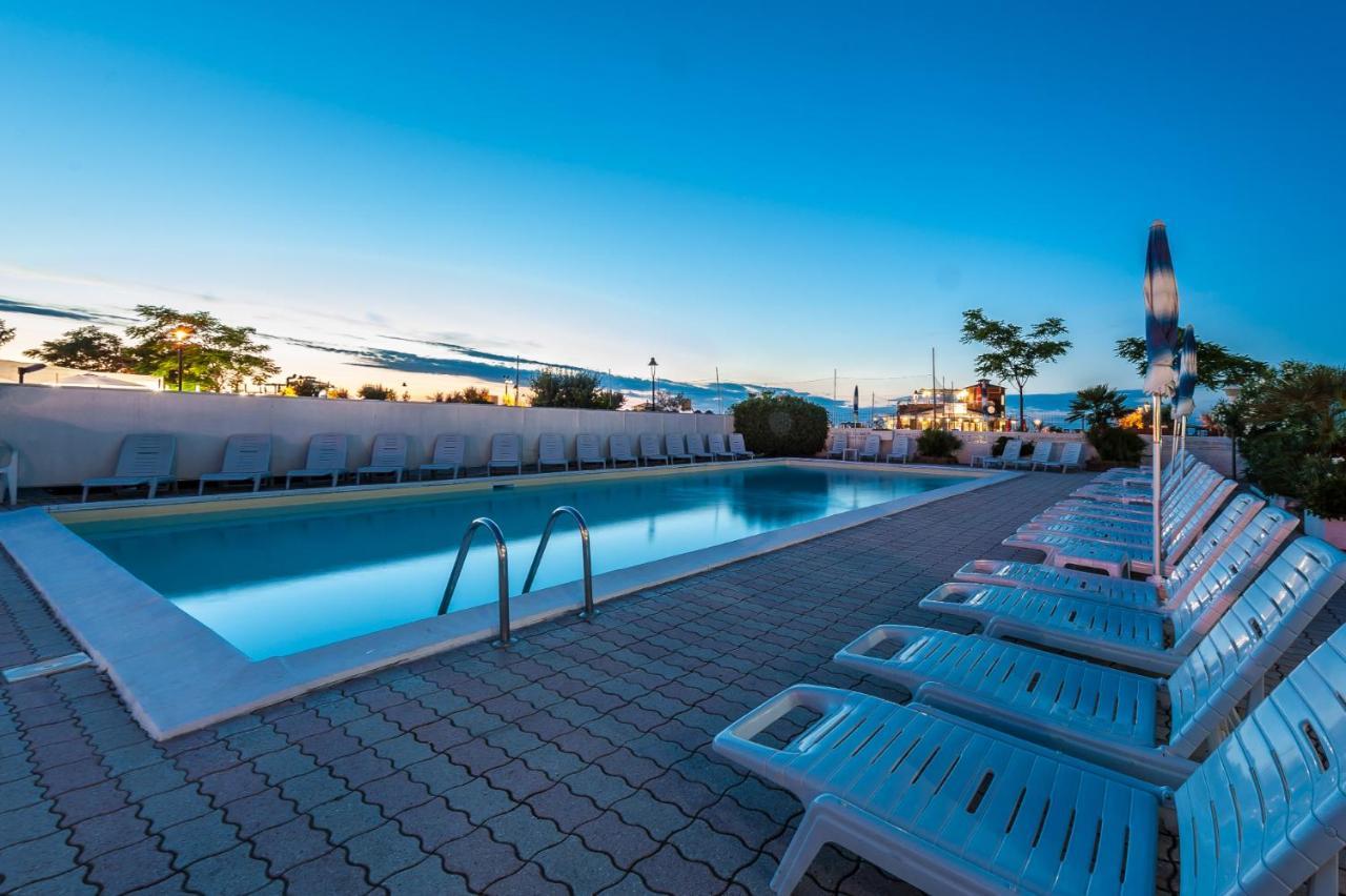 Hotel Corinna Rimini Buitenkant foto