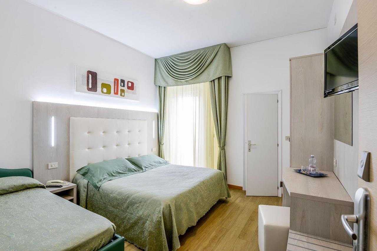 Hotel Corinna Rimini Buitenkant foto