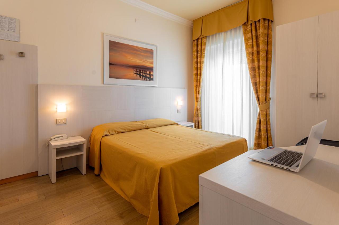 Hotel Corinna Rimini Buitenkant foto