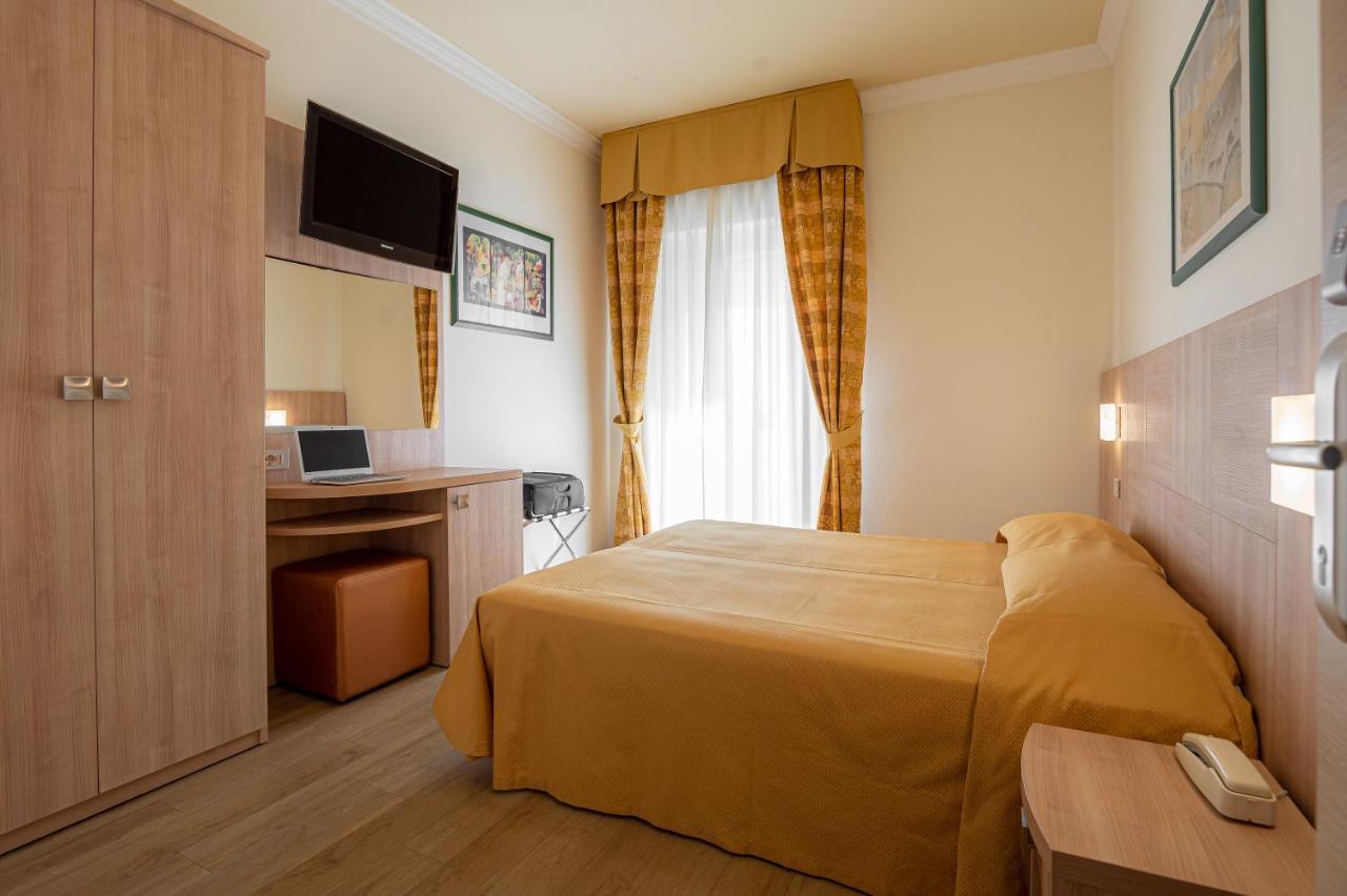 Hotel Corinna Rimini Buitenkant foto