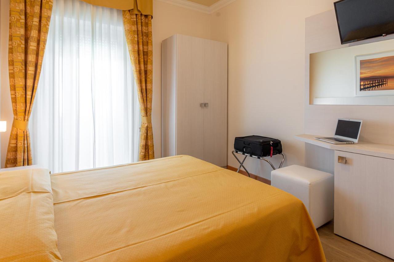 Hotel Corinna Rimini Buitenkant foto