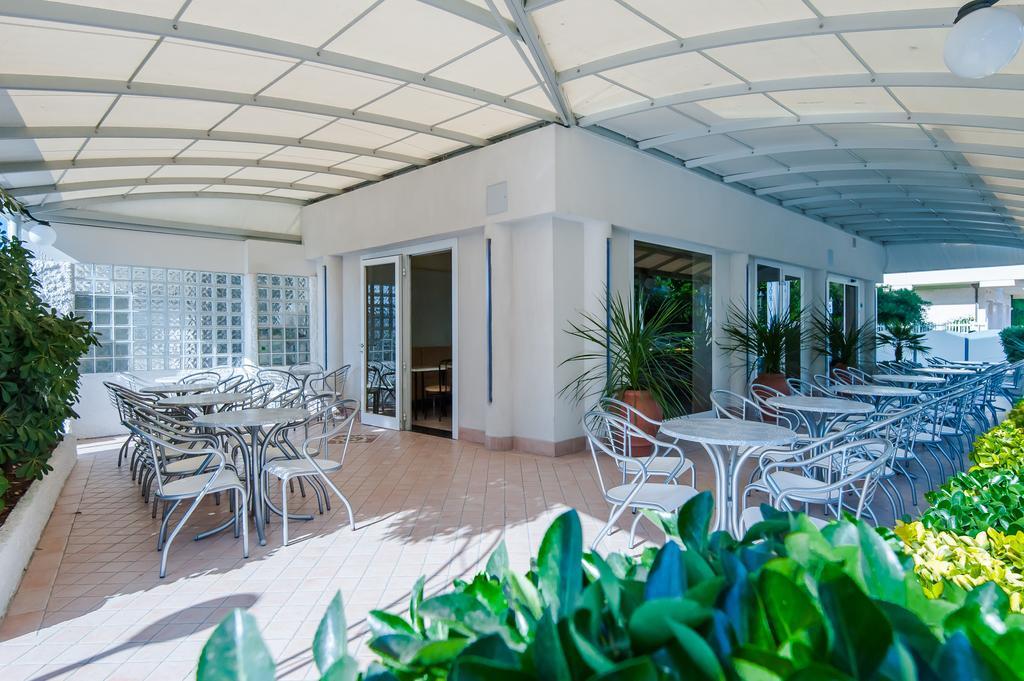 Hotel Corinna Rimini Buitenkant foto