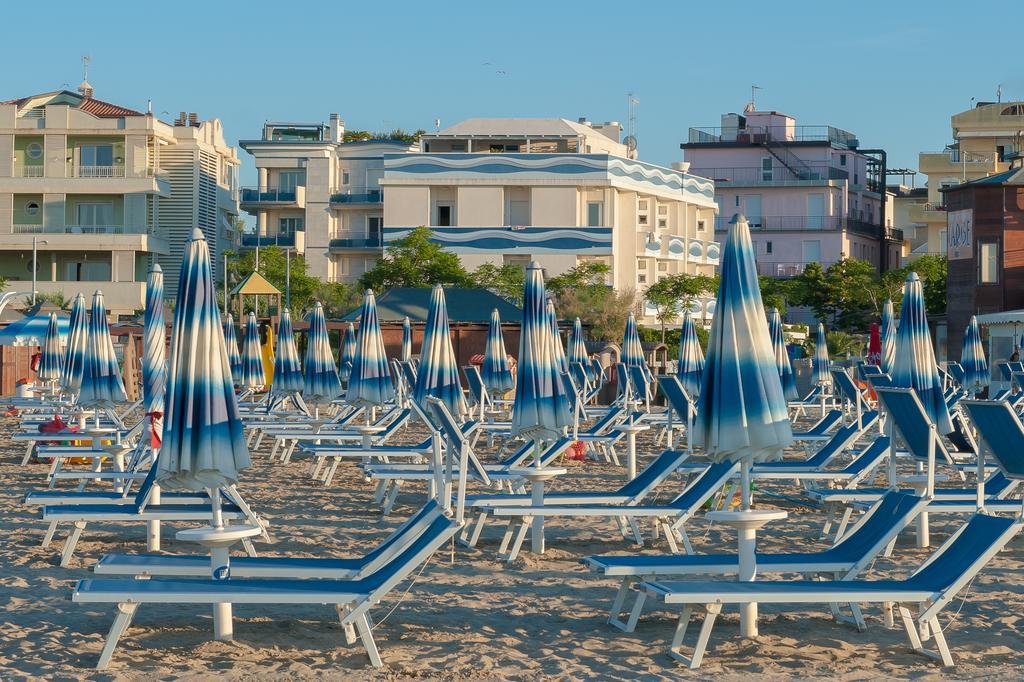 Hotel Corinna Rimini Buitenkant foto