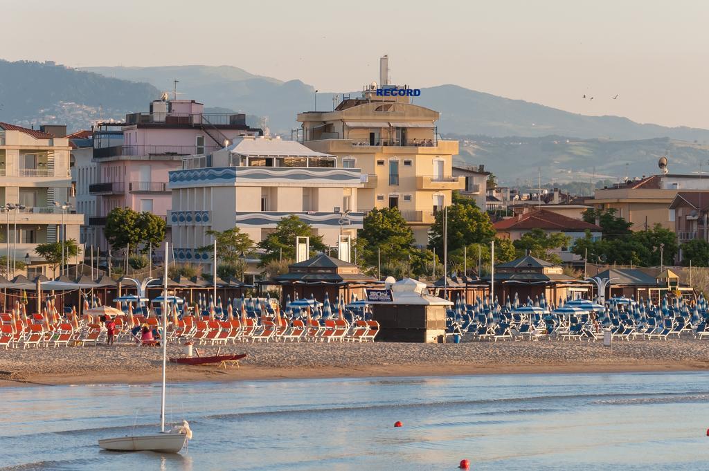 Hotel Corinna Rimini Buitenkant foto