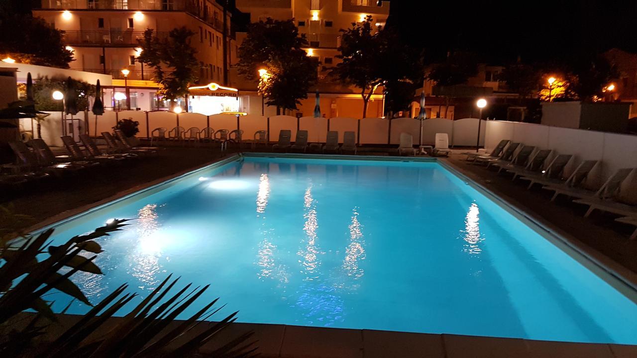 Hotel Corinna Rimini Buitenkant foto